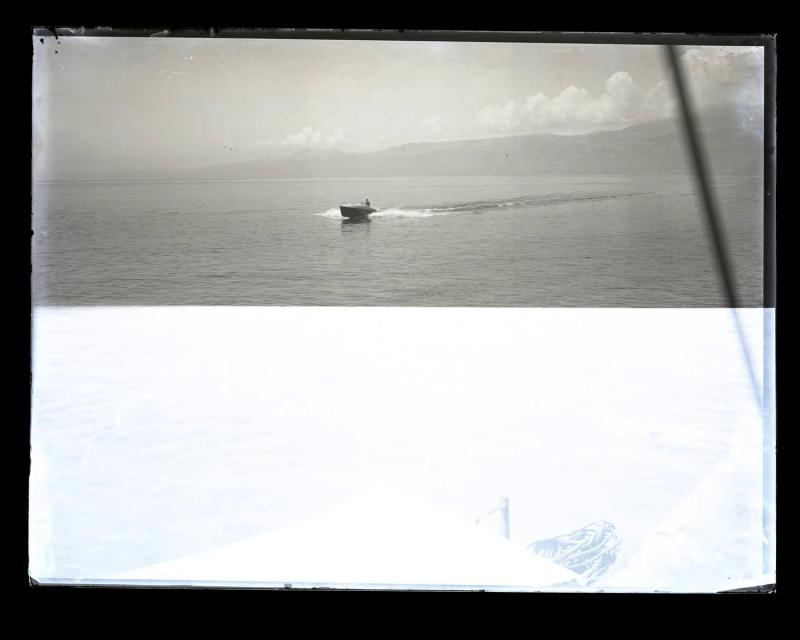 Motoscafo in navigazione - 4