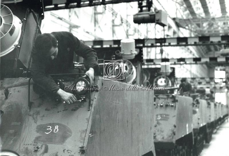 Montaggio fari su scafo M113