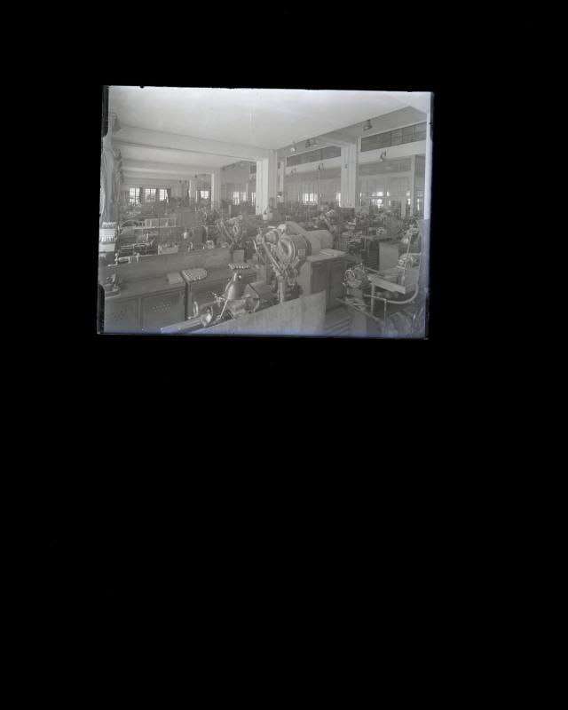 Banchi di lavoro e macchinari del silurificio Whitehead di Fiume