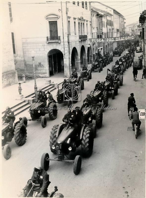 Altre due visioni della sfilata (1)