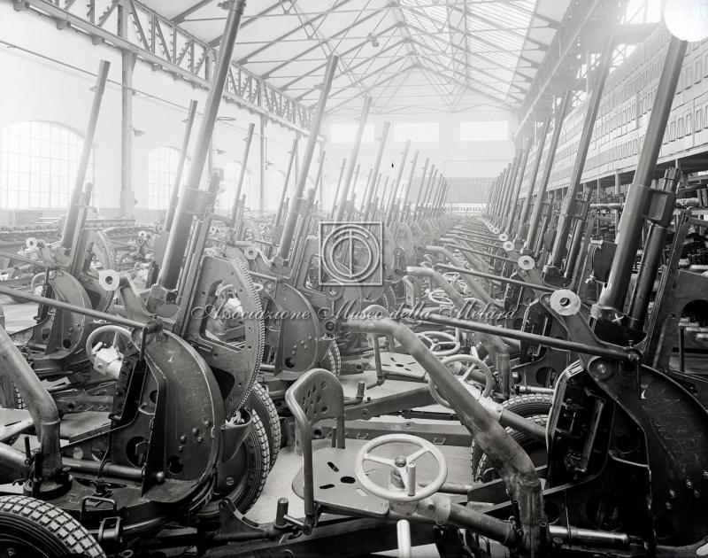 Mitragliere calibro 20 nel magazzino (2)