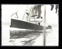 Imbarcazione in navigazione con equipaggio - 3