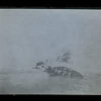 Nave colpita da siluro in affondamento - 2