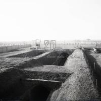 Linea di tiro per medi calibri all'esterno dello stabilimento