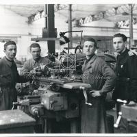 Ritratto di operai e di un gerarca ispettore